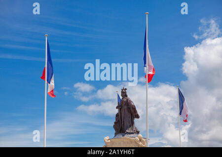 Place de Verdun in Arcachon Frankreich, französische Fahnen Stockfoto