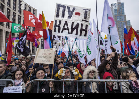 Moskau, Moskau, Russland. 29 Sep, 2019. Die Demonstranten mit anti Regierung Banner während der Demonstration für die Freilassung der Verhafteten Aktivistinnen im Sommer Ausschreitungen in Moskau. Credit: Celestino Arce Lavin/ZUMA Draht/Alamy leben Nachrichten Stockfoto