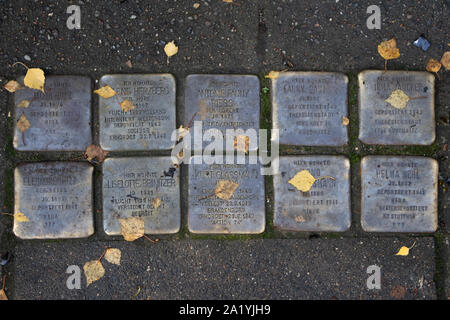 Stolpersteine außerhalb von Wohnungen in Hamburg, Grmany Stockfoto