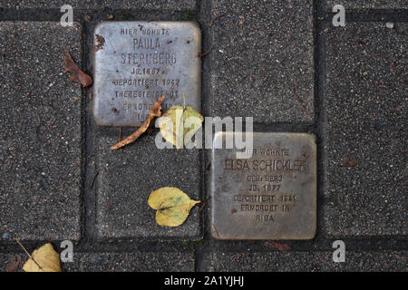 Stolpersteine außerhalb von Wohnungen in Hamburg, Grmany Stockfoto