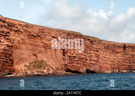 Hoch aufragenden roten Sandsteinfelsen auf der East Devon Coast. UK. Rock, Schichten, Stockfoto