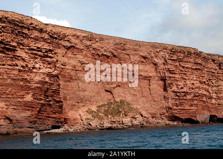 Hoch aufragenden roten Sandsteinfelsen auf der East Devon Coast. UK. Rock, Schichten, Stockfoto