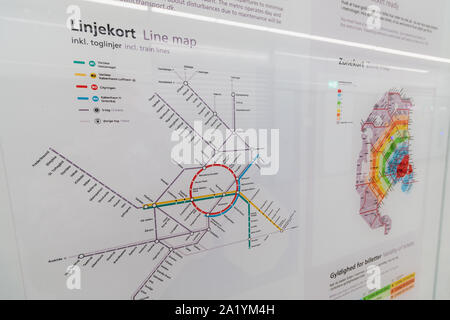 Kopenhagen, Seeland Dänemark - 29 9 2019: U-Bahnlinien Karte in Kongens Nytorv Station M3 M4 Cityringen Metro Linie in Kopenhagen Stockfoto