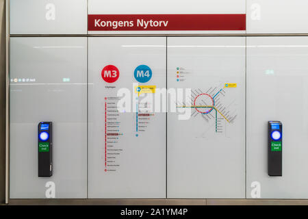 Kopenhagen, Seeland Dänemark - 29 9 2019: U-Bahnlinien Karte in Kongens Nytorv Station M3 M4 Cityringen Metro Linie in Kopenhagen Stockfoto