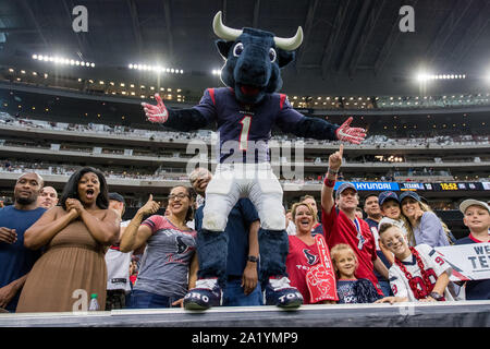 Houston, TX, USA. 29 Sep, 2019. Houston Texans Maskottchen Toro im 4. Quartal ein NFL Football Spiel zwischen den Carolina Panthers und der Houston Texans an NRG Stadion in Houston, TX. Die Leoparden gewann das Spiel 16 zu 10. Trask Smith/CSM/Alamy leben Nachrichten Stockfoto