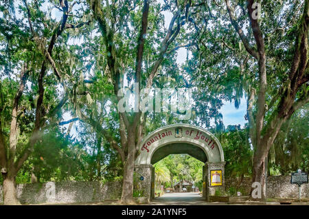 Der Eingang zum Ponce de Leon's Jungbrunnen Archäologischen Park wird dargestellt, Sept. 6, 2019, in St. Augustine, Florida. Stockfoto