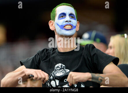 Glendale, United States. 29 Sep, 2019. Ventilator cheers ein Seattle Seahawks" seine Mannschaft auf, da die Seahawks spielen die Arizona-kardinäle am Zustand-bauernhof Stadium in Glendale, Arizona am Sonntag, 29. September 2019. Foto von Kunst Foxall/UPI Quelle: UPI/Alamy leben Nachrichten Stockfoto