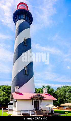 Der St. Augustine Leuchtturm wird dargestellt, Sept. 6, 2019, in St. Augustine, Florida. Der Leuchtturm, erbaut im Jahre 1874, ist immer noch in Betrieb. Stockfoto