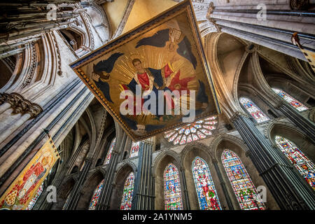 Artwork hängen von der Decke des Durham Cathedral, Durham, Großbritannien. Stockfoto