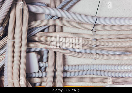 Hintergrund der verwendeten elektrischen Leitungen an der Sammelstelle Stockfoto
