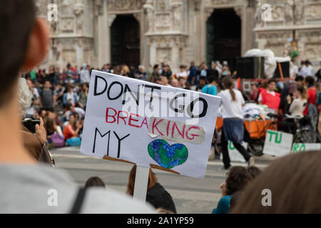 Mailand, Italien - 27 September, 2019: "Freitags für zukünftige "Klimawandel Streik Protest - Milano pro il Clima, Tausende Bürger und Studenten protestieren Stockfoto