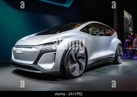 FRANKFURT - Sep 15, 2019: silber Audi Ai: Mich oder AIME e-tron Electric automatisiertes Fahren Kleinwagen. Mobilität der Zukunft Concept auf der IAA 2019 Frankfurt Motor Stockfoto