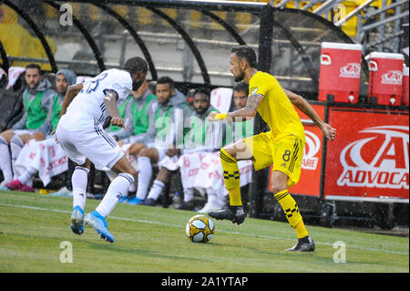 Columbus, Ohio, USA. 29 Sep, 2019. Sonntag, September 29, 2019: Philadelphia Union defender Ray Gaddis (28) versucht, die Columbus Crew SC Mittelfeldspieler Artur (8) in der ersten Hälfte der Partie zwischen Philadelphia Union und Columbus Crew SC an MAPFRE Stadium, in Columbus, OH. Pflichtfeld Foto: Dorn Byg/Cal Sport Media. Philadelphia Union 0 - Columbus Crew SC Credit: Cal Sport Media/Alamy leben Nachrichten Stockfoto