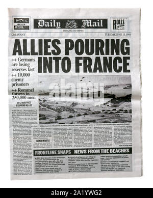 Eine Reproduktion Titelseite der Daily Mail vom 13. Juni 1944 mit Nachrichten über die alliierte Invasion von Frankreich nach dem D-Day. Stockfoto