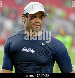 Glendale, United States. 29 Sep, 2019. Seattle Seahawks' quarterback Russell Wilson verlässt das Feld nach den Seahawks die Arizona Cardinals 27-10 am Zustand-bauernhof Stadium in Glendale, Arizona am Sonntag besiegte, 29. September 2019. Foto von Kunst Foxall/UPI Quelle: UPI/Alamy leben Nachrichten Stockfoto