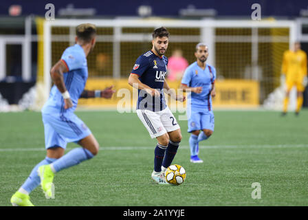 Gillette Stadium. 29 Sep, 2019. MA, USA; New England Revolution Mittelfeldspieler Carles Gil (22) in einem MLS-Match zwischen New York City FC und New England Revolution am Gillette Stadium. Anthony Nesmith/CSM/Alamy leben Nachrichten Stockfoto