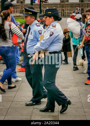 Quito, Ecuador, 29. September 2019: Polizei bewacht die Altstadt von Quito, Ecuador. Stockfoto