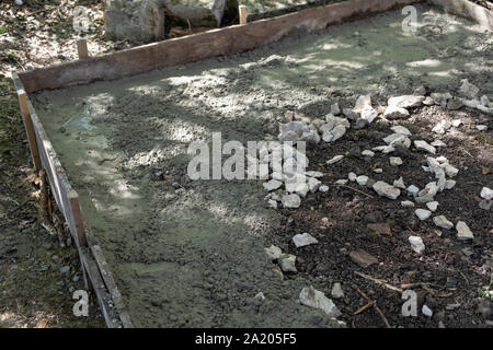 Bild von Beton gießt auf einer Schalung Fußboden auf einer Baustelle Stockfoto