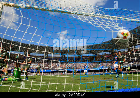 Neapel, Italien. 29 Sep, 2019. Napoli's Trocknet Mertens Kerben während einer Serie ein Fußballspiel zwischen Napoli und Brescia in Neapel, Italien, Sept. 29, 2019. Credit: Alberto Lingria/Xinhua/Alamy leben Nachrichten Stockfoto