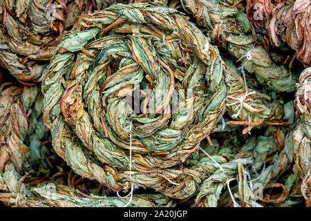 Geflochtene getrockneter Sauerampfer (Rumex acetosa) auf der Anzeige Blätter Stockfoto