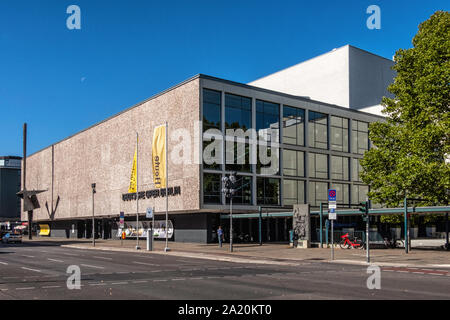 Die Deutsche Oper Berlin in der modernen Gebäude, entworfen vom Architekten Fritz Bornemann. Es öffnete 1961 & Häuser eine Opera Company & Berlin Staatsballett Stockfoto