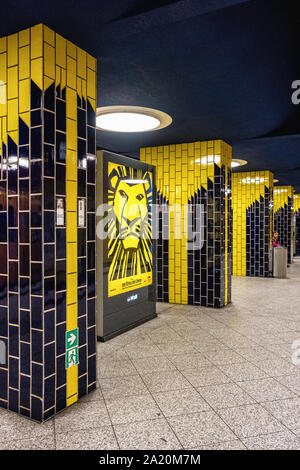 Richard-Wagner-Platz U-Bahn U-Bahnhof der Linie U7 der BVG s-Netzwerk in Charlottenburg, Berlin Stockfoto