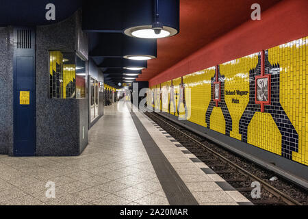 Richard-Wagner-Platz U-Bahn U-Bahnhof der Linie U7 der BVG s-Netzwerk in Charlottenburg, Berlin Stockfoto