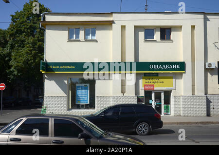 KHARKOV, UKRAINE - August 24, 2019: Fassade der regionalen Abteilung der Oschadbank, ein State Savings Bank in der Ukraine Poltavsky Shlyakh 28 19. Stockfoto