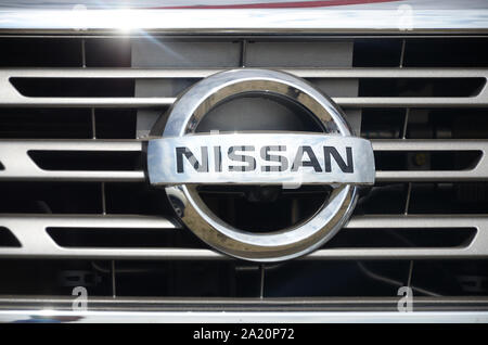 KHARKOV, UKRAINE - 31. AUGUST 2019: Nissan Logo hautnah. Nissan Motor Corporation ist Japanische multinationale Automobilhersteller mit Sitz in Stockfoto