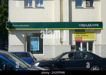 KHARKOV, UKRAINE - August 24, 2019: Fassade der regionalen Abteilung der Oschadbank, ein State Savings Bank in der Ukraine Poltavsky Shlyakh 28 19. Stockfoto