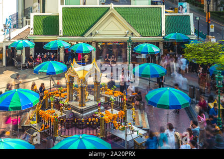 Erawan Schrein an der Thanon Phloen Chit, Bangkok, Thailand Stockfoto