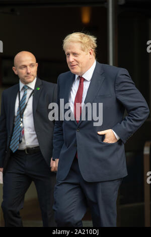 Manchester, Großbritannien. 30. September 2019. Die Rt Hon Boris Johnson MP, Premierminister des Vereinigten Königreichs, Erster Lord des Schatzamtes, auf dem Parteitag der Konservativen in Manchester Central Convention Complex, Manchester am Montag, den 30. September 2019 (Quelle: P Scaasi | MI Nachrichten) Credit: MI Nachrichten & Sport/Alamy leben Nachrichten Stockfoto