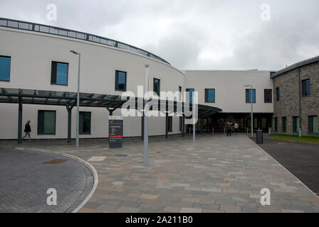 Main Patienten Eingang der neuen NHS Balfour Hospital Vorland Road Kirkwall Festland den Orkney Inseln Schottland United Kingdom Außenansicht main pedestr Stockfoto