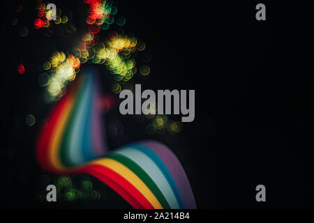 Schöne abstrakte Rainbow Bridge und bunten Raum Hintergrund in der Dunkelheit. Stockfoto