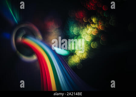 Schöne abstrakte Rainbow Bridge und bunten Raum Hintergrund in der Dunkelheit. Stockfoto