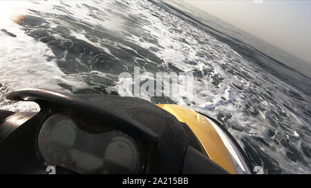 Extreme Jet Ski fahren auf dem Meer aus nächster Nähe. Stockfoto