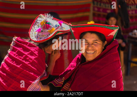 Festival im Puka Puka, einer indigenen Dorf in der Nähe von tarabuco Quechuan, Menschen in ihren traditionellen Kostümen, Sucre, Lateinamerika Stockfoto