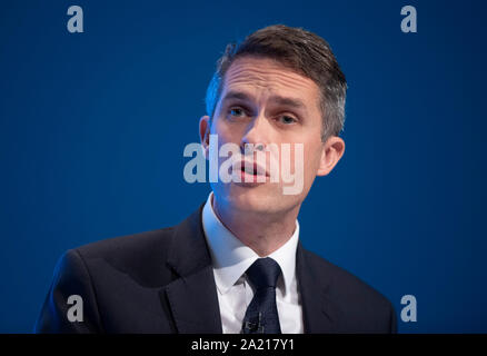 Manchester, Großbritannien. 30 Sep, 2019. Gavin Williamson, der Staatssekretär für Bildung und MP für South Staffordshire spricht am Tag zwei der Parteitag der Konservativen in Manchester. Quelle: Russell Hart/Alamy leben Nachrichten Stockfoto