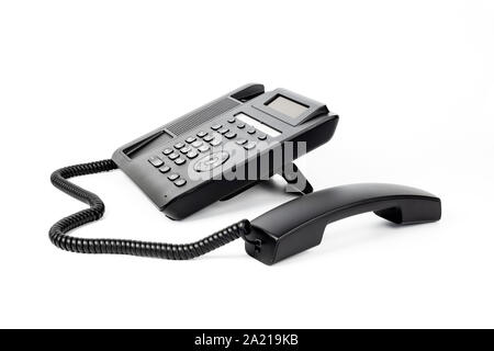 Eine schwarze IP Phone mit einem abgehobenen Hörer, auf weißem Hintergrund, Nahaufnahme Stockfoto