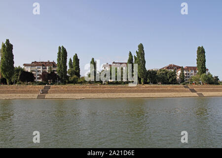 Wohnungen Bausteine als am Ufer der Donau gesehen, Stari Grad (Belgrad) Serbien. Stockfoto