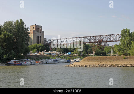 Ug Dorcol-Old Zentrale, Vereinigung der Städte für den Tourismus und Erholung auf dem Wasser von Dorcol - alte Zentrale, ein historischer Grenzstein auf der Donau, Belgrad, Serbien. Stockfoto