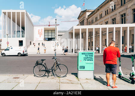 Berlin, Deutschland - 27. Juli 2019: James Simon Galerie und dem Neuen Museum auf der Museumsinsel Stockfoto
