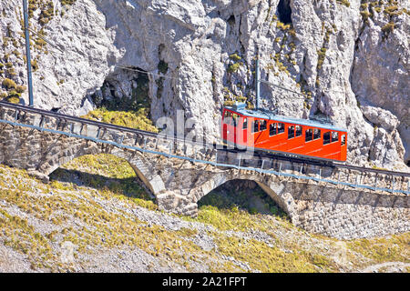 Aufstieg auf den Berg Pilatus die steilste Zahnradbahn der Welt, 48 Prozent, touristische Landschaft der Schweiz Stockfoto