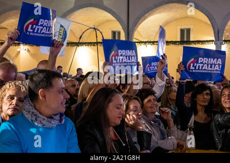 Die Lega Partei organisiert der Regionalkonferenz für die Region Marken in Ascoli Piceno. Der Sekretär Matteo Salvini und verschiedenen nationalen Zahlen der Stockfoto