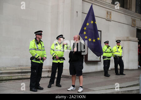 POLIZEISICHERHEIT, FLAGGE EUROPAS, 2019 Stockfoto