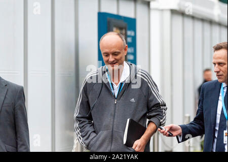 Manchester, Großbritannien. 30. September 2019. Dominic Cummings, Senior Berater des Ministerpräsidenten, Boris Johnson, kommt für Tag 2 des 2019 Parteitag der Konservativen Partei in Manchester Central. Credit: Paul Warburton/Alamy leben Nachrichten Stockfoto