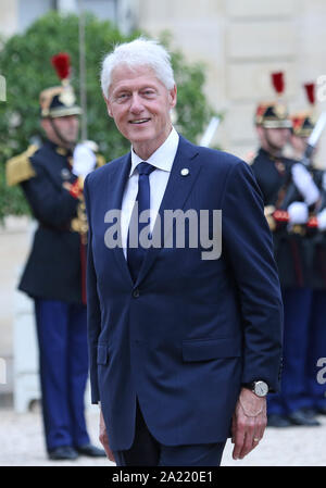 Paris, Frankreich. 30 Sep, 2019. Der frühere US-Präsident Bill Clinton kommt an der Elysee Palace in Paris am Montag, September 30, 2019. Besuchen Staats- und Regierungschefs der an einem Mittagessen mit Längestrich hosted folgenden eine Gedenkfeier zu Ehren des ehemaligen französischen Präsidenten Jacques Chirac, der am 26. September im Alter von 86 Jahren gestorben. Foto von David Silpa/UPI Quelle: UPI/Alamy leben Nachrichten Stockfoto