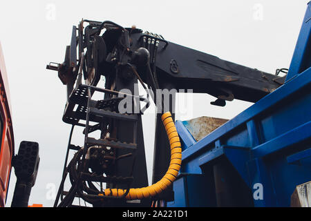 Recycling Lkw abholen bin - Horizontale garbage drücken Sie Stockfoto