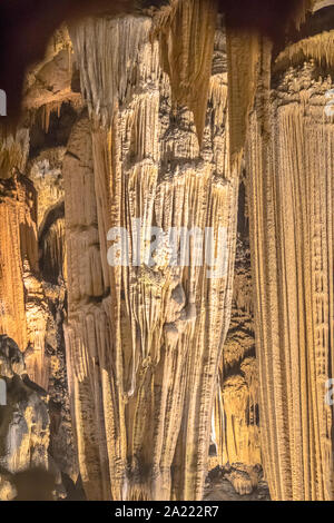 Tropfsteine Bildung in Kalkstein Höhle Grotte des Demoiselles im Languedoc Südfrankreich Stockfoto