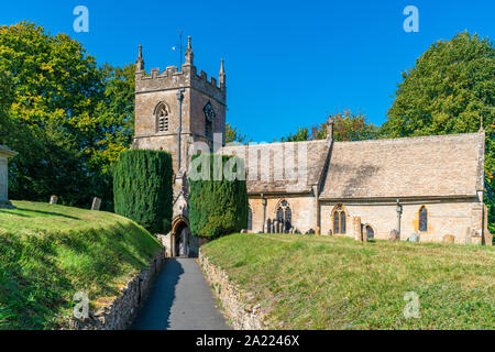 St. Peter's Kirche in Upper Slaughter in ländlichen Cotswolds, Gloucestershire, VEREINIGTES KÖNIGREICH Stockfoto